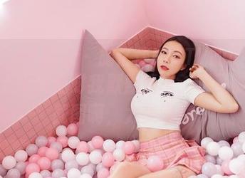 Feilin嗲囡囡 – 施忆佳KITTY的比基尼照，上传网盘时我默默请求：求不被朋友截图啊，太美啦！