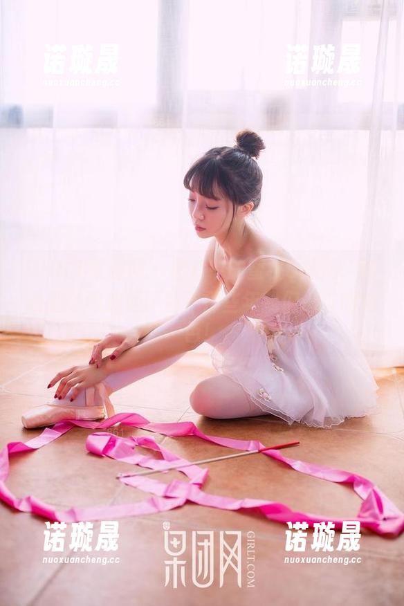 GIRLT果团网-蜜桃Q妹儿 GIRLT果团网 - 图片中的蜜桃Q妹儿,粉色到让我想起了童年那些年我们追过的角色!