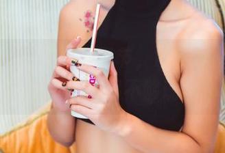 GIRLT果团网 – 圣诞节，酸酱兔私拍的新搞法！原图够不够现实？