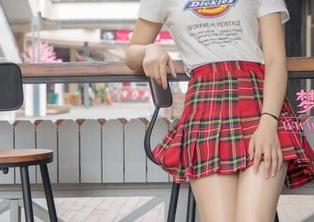 MSLASS梦丝女神 – 楼道行走的玥玥，给你的壁纸来点悬疑色彩！