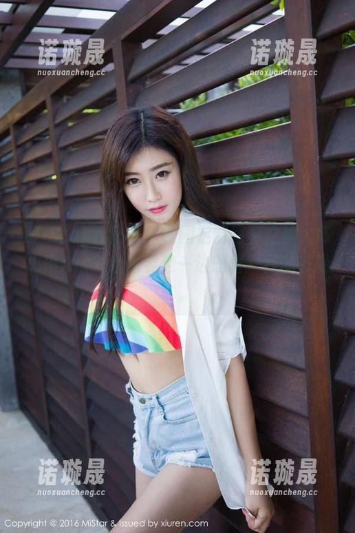 MiStar魅妍社-陈思琪Art MiStar魅妍社 - 校园定制写真之旅,陈思琪Art一边摆姿势一边想着“我的书呢”。