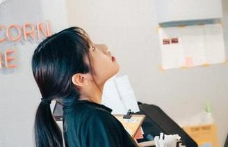 Sonson(손손)Bimilstory：最新作品集，地铁里的即兴小戏，只能说…非常别致。