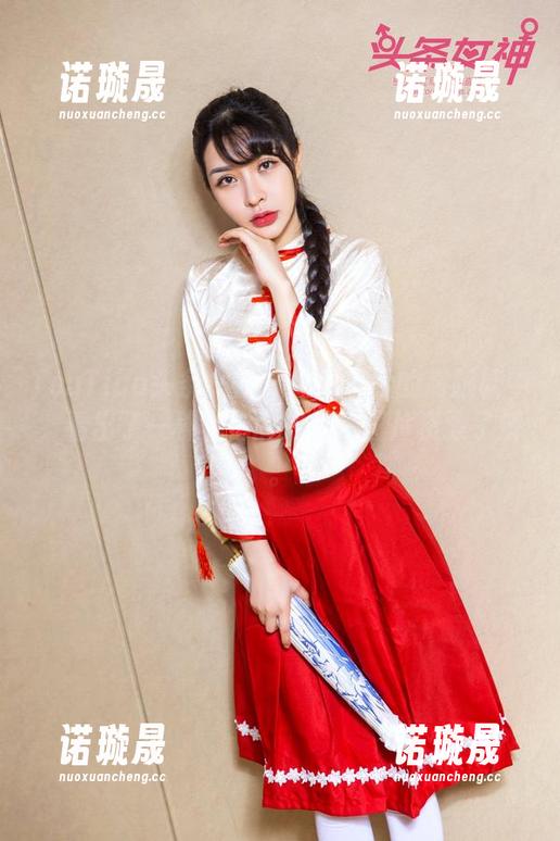 TouTiao头条女神-张梓柔 TouTiao头条女神 - 从张梓柔的高跟鞋中,看出了一种无形的力量,图片资源了解。