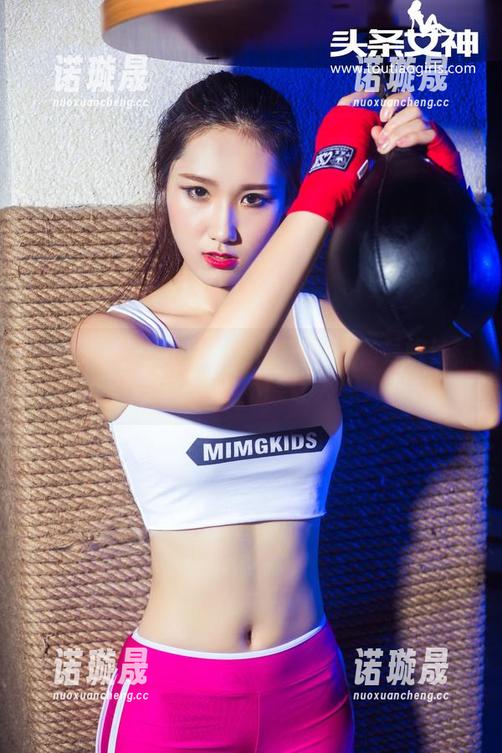 TouTiao头条女神 - 又一套！杨曼妮丝袜最新图包，谁说这不能让人想入非非？