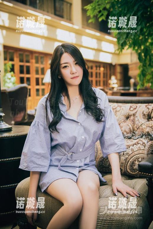 TouTiao头条女神 - 洪流过后的杨漫妮baby：一身皮衣，高清图包快把我迷蒙了！