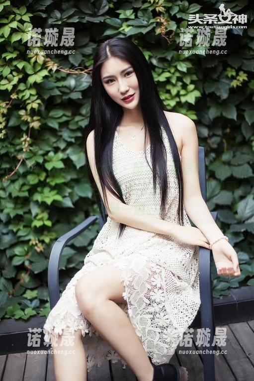 TouTiao头条女神-梦心玥 TouTiao头条女神 - 脑海中竟浮现梦心玥与她的夏日图包,等会下载一下,让我再回味一遍。