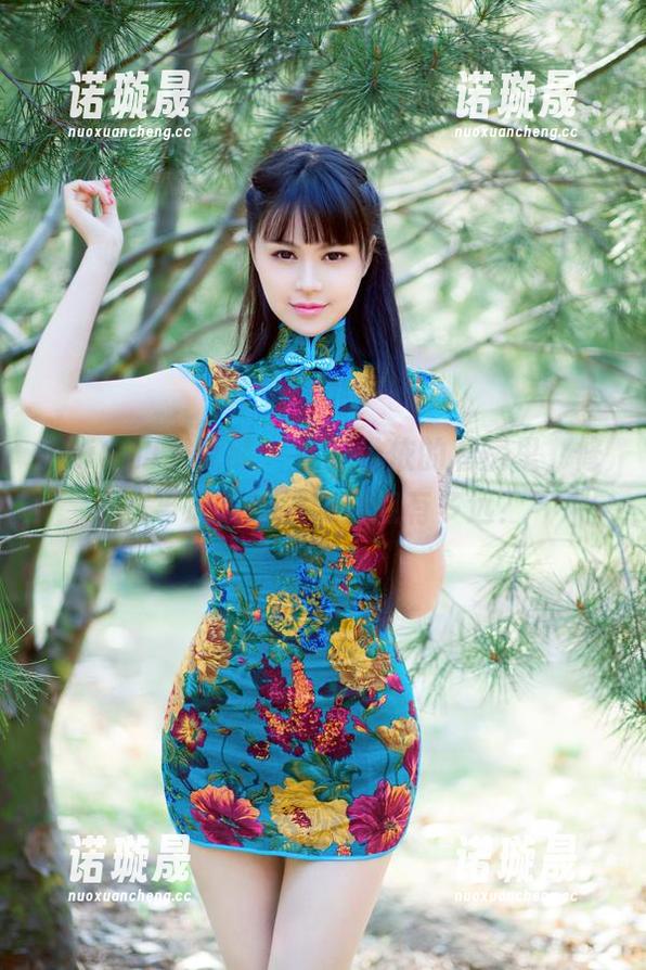 TuiGirl推女郎 - 在赵惟依的私房里，修女与顽皮的距离到底有多远？