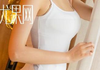 UGirls尤果网 – 当韩安琪穿上短裙，高清误会开始了！