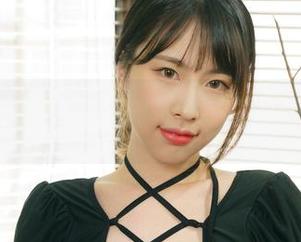 Uhye(이유혜)把DeepmoreOffice打造成最新的cos乐园，我也想去捣乱！