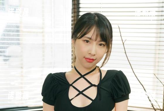 Uhye(이유혜)把DeepmoreOffice打造成最新的cos乐园，我也想去捣乱！