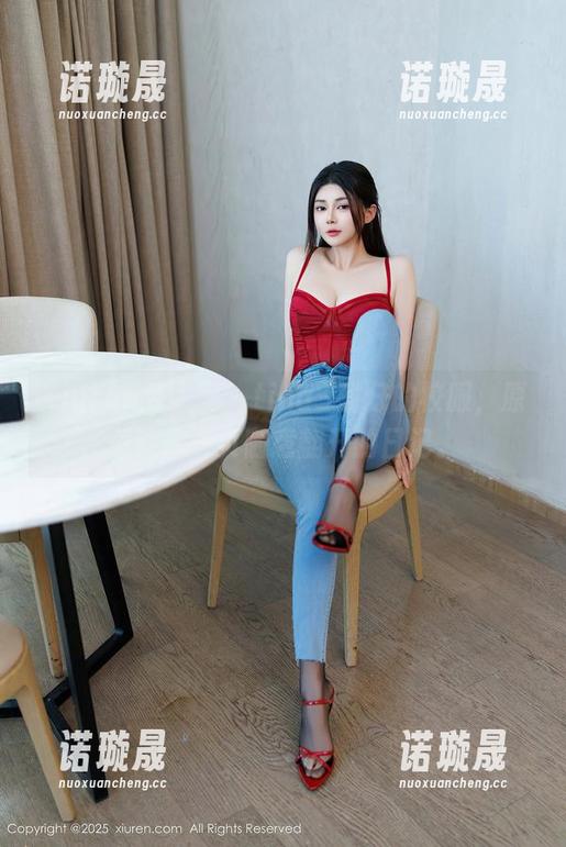 Xiuren秀人网-tina_甜仔 Xiuren秀人网 - tina_甜仔的校服,原图就像一页随意翻开的日记。