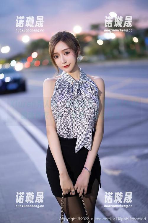 Xiuren秀人网 - 精选图库：养乐多Doll的连体衣，以‘荒唐’之名闯荡！
