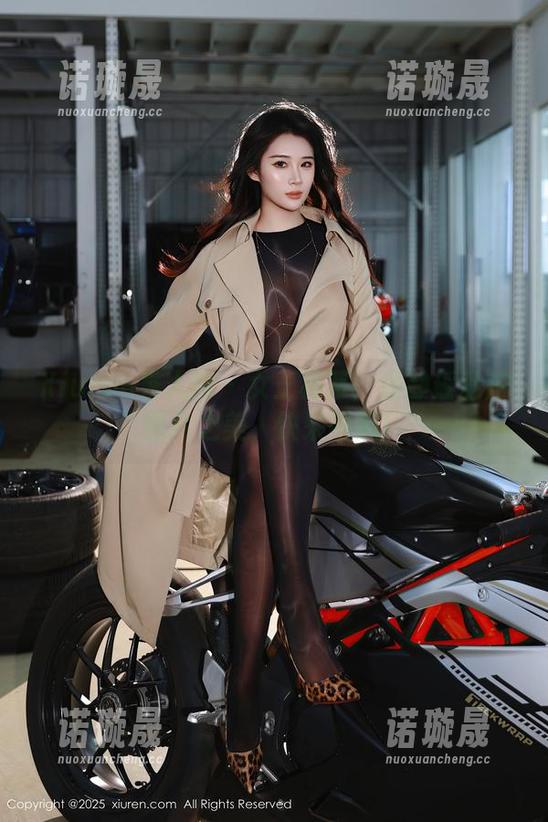 Xiuren秀人网 - 女王秘笈：区静瑶私拍照片之美，快来围观！