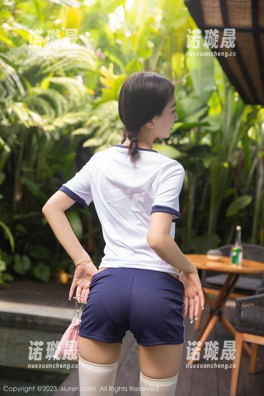 Xiuren秀人网 - 林文文yooki的黑丝写真，隐隐约约透出一丝性感？！