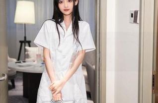 Xiuren秀人网 – 汐汐baby的圣诞写真集——这些没挂上树的球我真的不理解啊！
