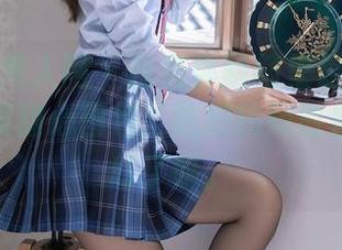 Xiuren秀人网 – 抢先体验绮里嘉Carina无圣光版甜心图包，吃糖的同时别被蜜蜂叮了哦。