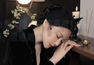 Xiuren秀人网 – 前方高能！芭比KIKI最新图集，瞅瞅她那双令人无言的美足。