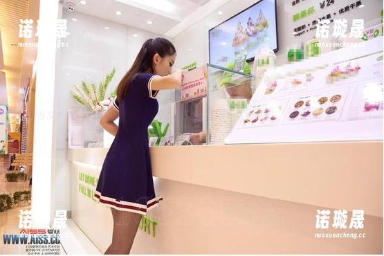 aiss-若兮 aiss - 夏日草地上的若兮:原图偶露一丝热情,精选可是个最好的理由