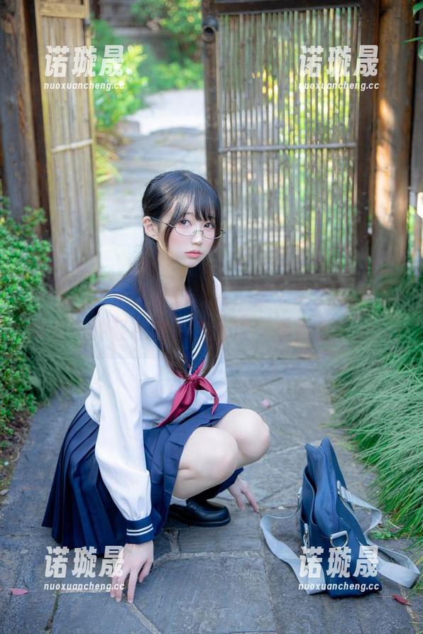 nagisa魔物喵 nagisa魔物喵的短裙,整个全套图集充满着一种轻松的魔力,得,看再多一点!