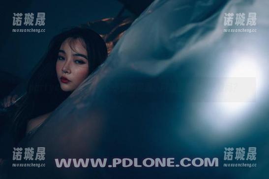 partycat轰趴猫-艾小青 partycat轰趴猫 - 艾小青的美脚,网盘里藏着几多疑问?