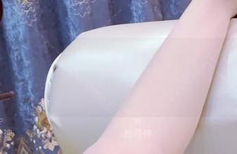 微密圈 – 徜徉在“丝月神”的粉色罐子里，原图，哦，那私拍！