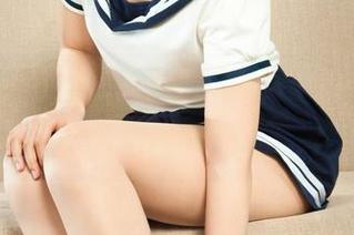 丽柜 – 随便翻翻凌凌的裸足在线图集，发现无意间被她的角度勾住了，不放手了。
