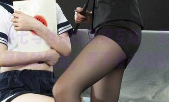 丽柜 – 小七与丝袜的默契互动，原图散发着不同寻常的气息，要不要去翻翻图包？
