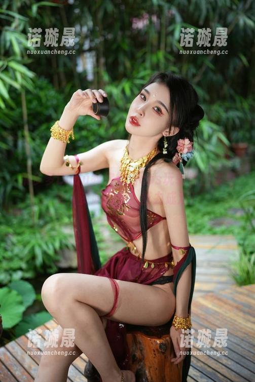 余多多Dudu教你如何cos玩转氛围紫皇女，资源到位，魅力成双！