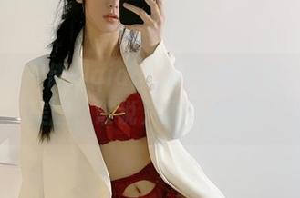 微密圈 – 俏妞qiaoniuTT的写真：丝袜美腿，谁说只属于模特？