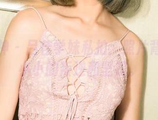 克拉女神 – 吕佳学妹私拍：照片背后藏着小小的叛逆和坚韧。