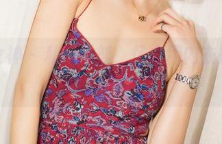 克拉女神 – 私拍时刻，忆之用内衣挑战你的想象力。
