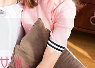 克拉女神 – 芊芊摇晃的泳池照：随时随地的写真精选