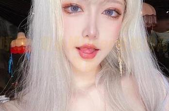 暗夜的呼唤：啾小妍Deer与她的高清写真冒险