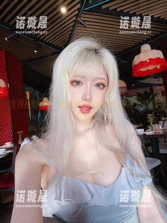 暗夜的呼唤：啾小妍Deer与她的高清写真冒险