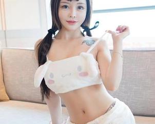 嗲囡囡 – 看，SiByl李思宁在这无圣光氛围中给你呈现一个不同的圣诞感。