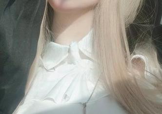 看着女主K的美腿图包，我开始怀疑我的腿到底哪儿去了？