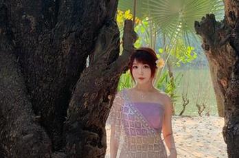 穿上体操服，宝儿mysterial在线时的私教课程——“如何在沙发上完美发呆”！