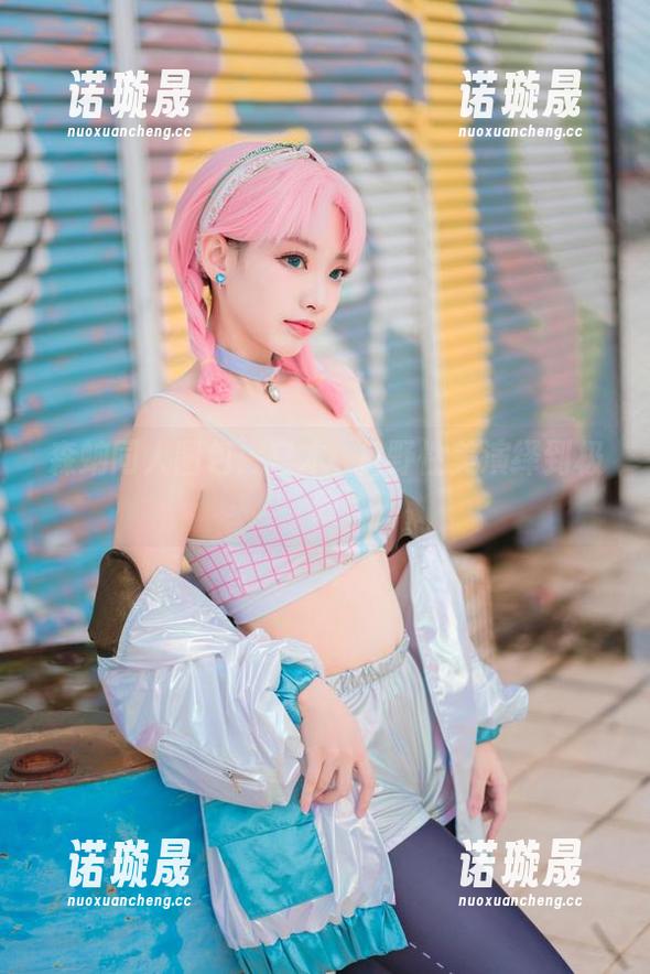 森蚺同人图包：宫本桜把野性美演绎到极致