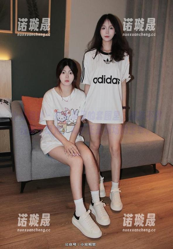 小众视觉 - 在小苹果的套图里，棉袜不仅仅是个配角，似乎正是现场的主宰。