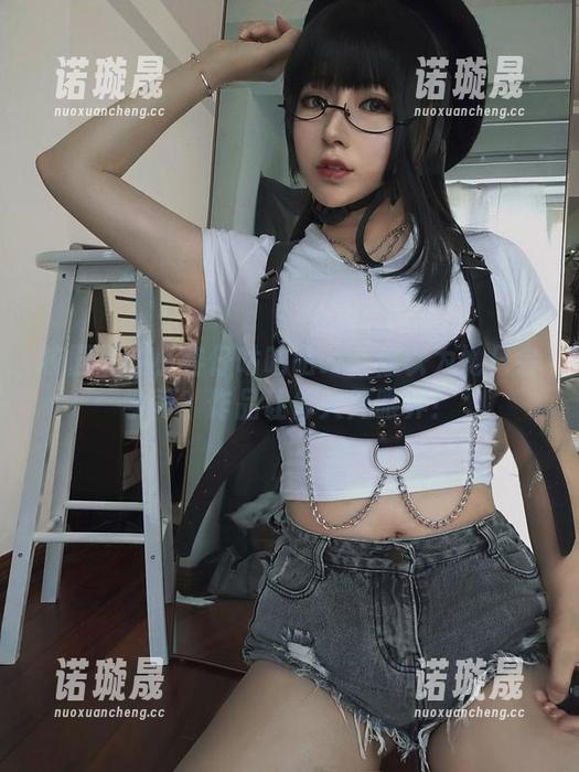 小容仔咕咕咕w 校园里的小容仔咕咕咕w:你以为她只会学习?作品让你大开眼界!
