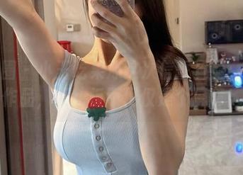 微密圈 – 小玉吃果冻这次信誓旦旦：最新作品，天花板不仅仅是个屏障！