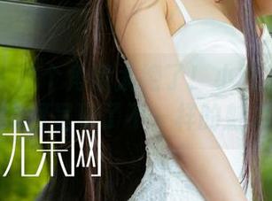 尤果网 – 这个角度太绝了！小欧的修女最新套图呈现了不一样的魅力！