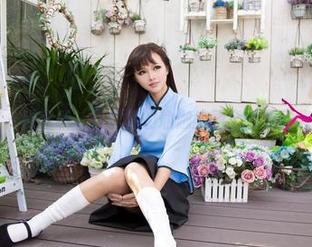 尤果网 – 别惹我，景思晴的瑜伽美图全靠无圣光加持！
