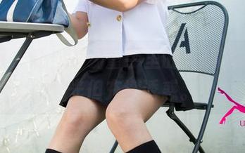 尤果网 – 看！李易童手里的美腿图集，无圣光但充满诱惑。