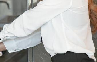 尤果网 – 米妮当御姐，写真集里的每张自拍都透出不一样的风味，快来分享给我，我想听听你的看法。