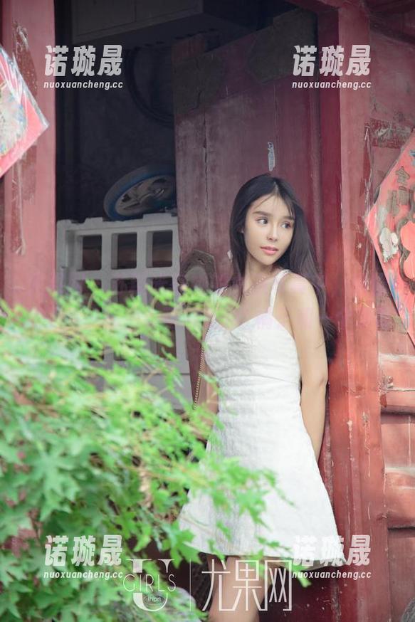 尤果网-苏糯米 尤果网 - 苏糯米在她的女孩写真中,偷偷藏了多少秘密?可能是7个橘子和一个草莓。