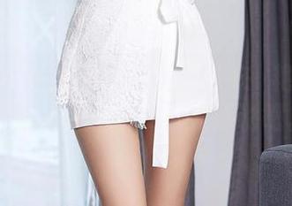 尤蜜荟 – 合法萝莉给大家带来驚艳的美足合集，照片效果改天再说吧。