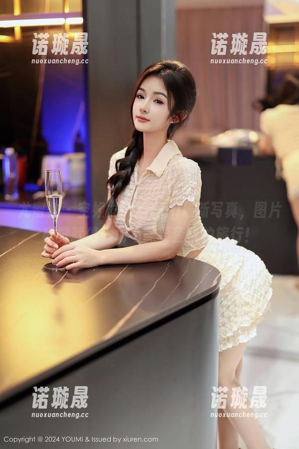 尤蜜荟 - 空姐尤妮丝Egg最新写真，图片感觉就像一场不需要登机的旅行！