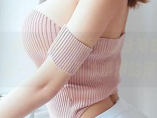 尤蜜荟 – 在线享受李师师的泳池时光，顺便考虑一下泳衣和冰淇淋的搭配！