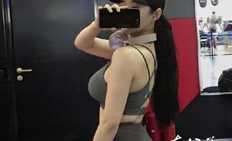 微密圈 – 左公子666的红色桃，完全不怕无圣光，图片依然会勾起很多想法。